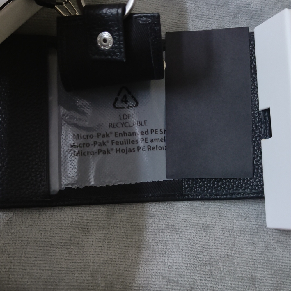 Calvin Klein Card case with Key ring- ideal Diwali gift - Picture 4 of 5